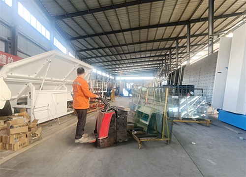 認(rèn)真拉玻璃